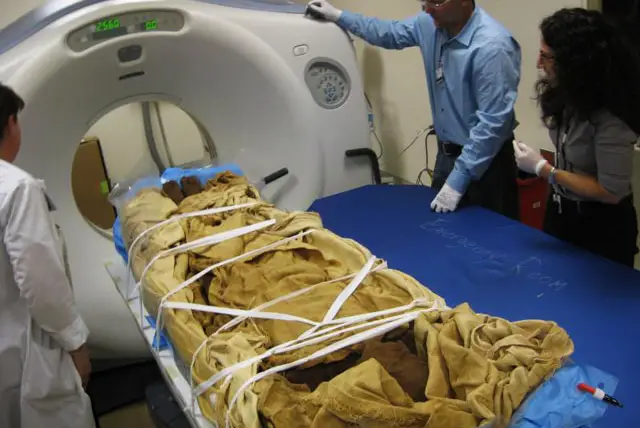Anonymous Mummy gets scanned